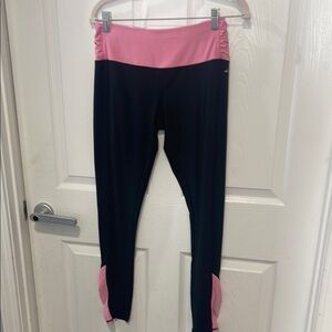 Avía Pink and Black Athletic Leggings